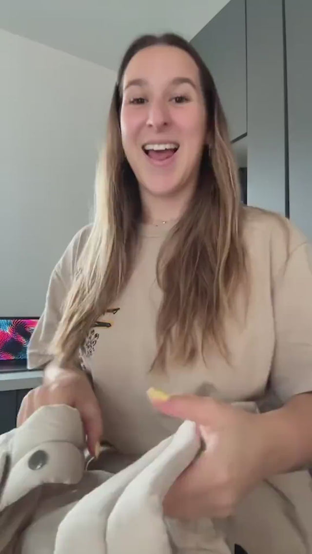 Porte-bébé bébé et maman vidéo d'illustration careshy